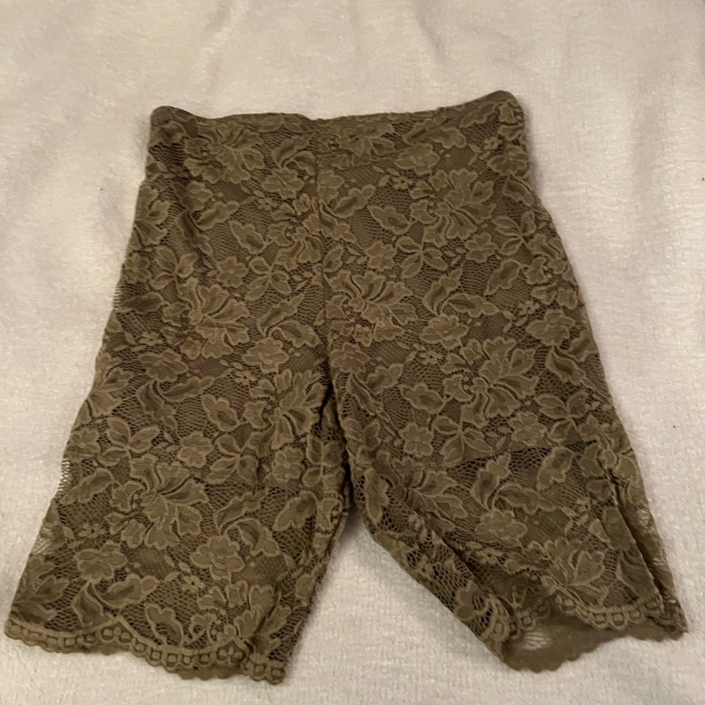 Elegant Lace Women Shorts in Olive